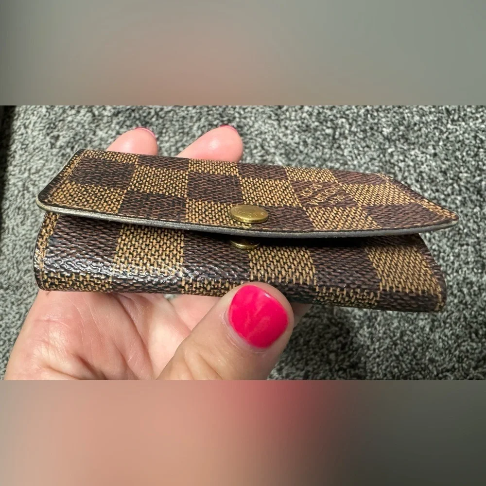 Louis Vuitton Damier Ebene key holder
